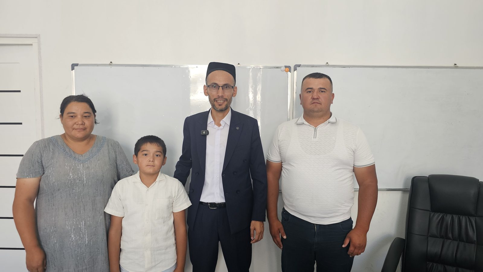 O'quvchi ota-onasi bilan Asror ustoz huzurida